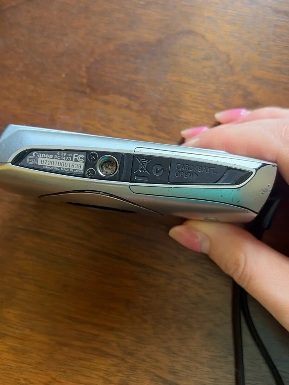 BROKEN Canon Silver Compact Digital Camera with Wrist Strap